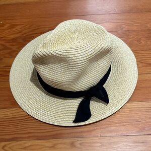 Giani Bernini Cream Straw Hat with Black Band